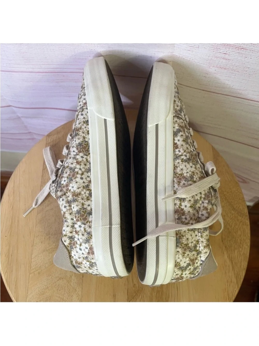 Taos Footwear Beige Floral Lace-Up Sneakers with Side Zipper - Picture 3 of 10